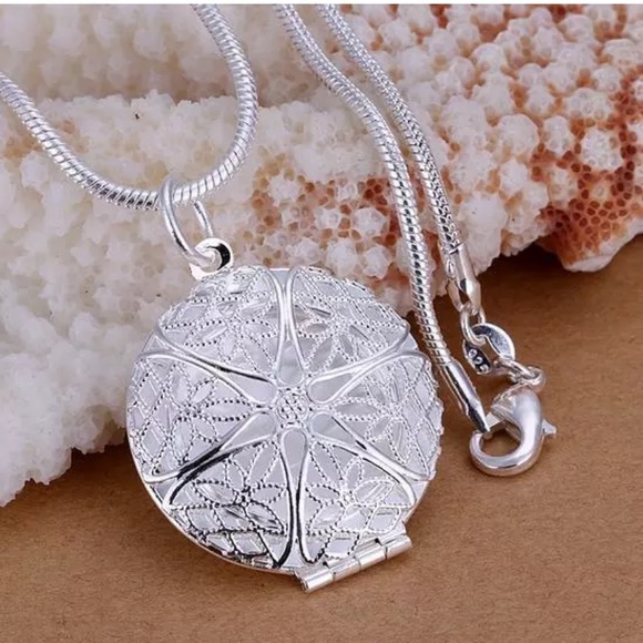 Jewelry - Sterling Silver Starfish Locket Necklace